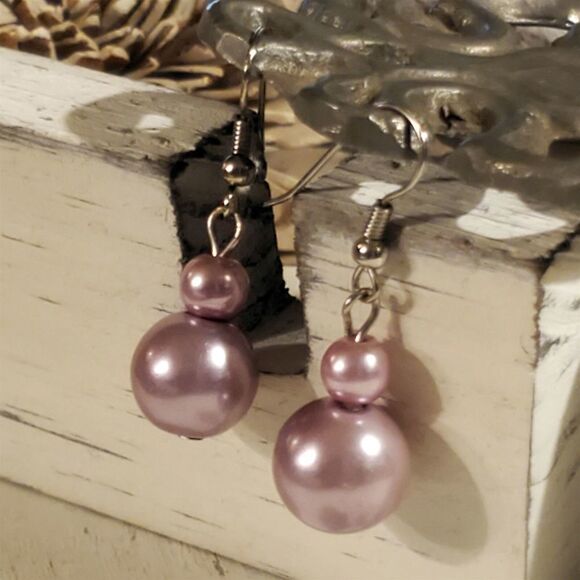 Elegant Minimalist Mauve Pink Glass Pearl Beads Silver Plated Dangle Earrings - Picture 1 of 3